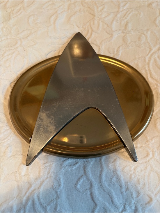 Star Trek Other - Star Trek ComBadge Wall Plaque - Silver & Gold